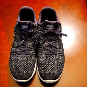 Nike grape color running shoe 11.5, only worn a few times, like new.